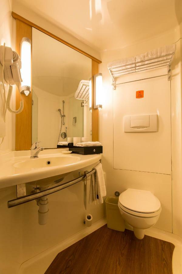 Ibis Dongguan Dongcheng Hotel Exterior foto